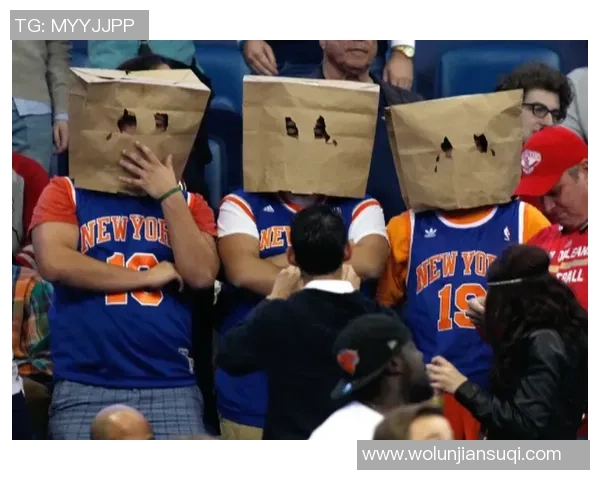 足球巨星赛场外奇葩行为曝光引发球迷热议笑料不断